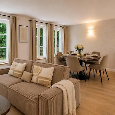 Peaceful Garden Haven Near Paris بيت للعطل بانيوليه